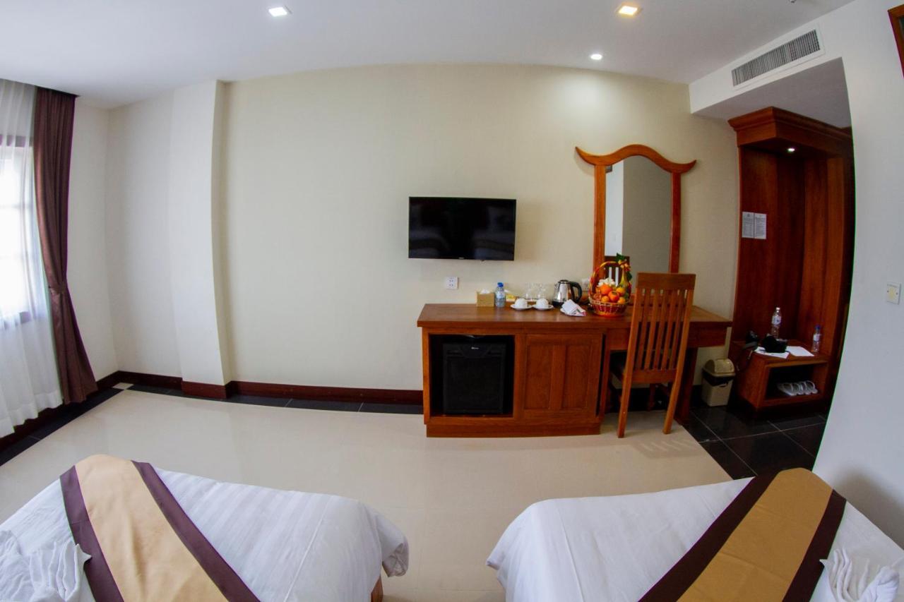 Kampong Thom Palace Hotel Esterno foto