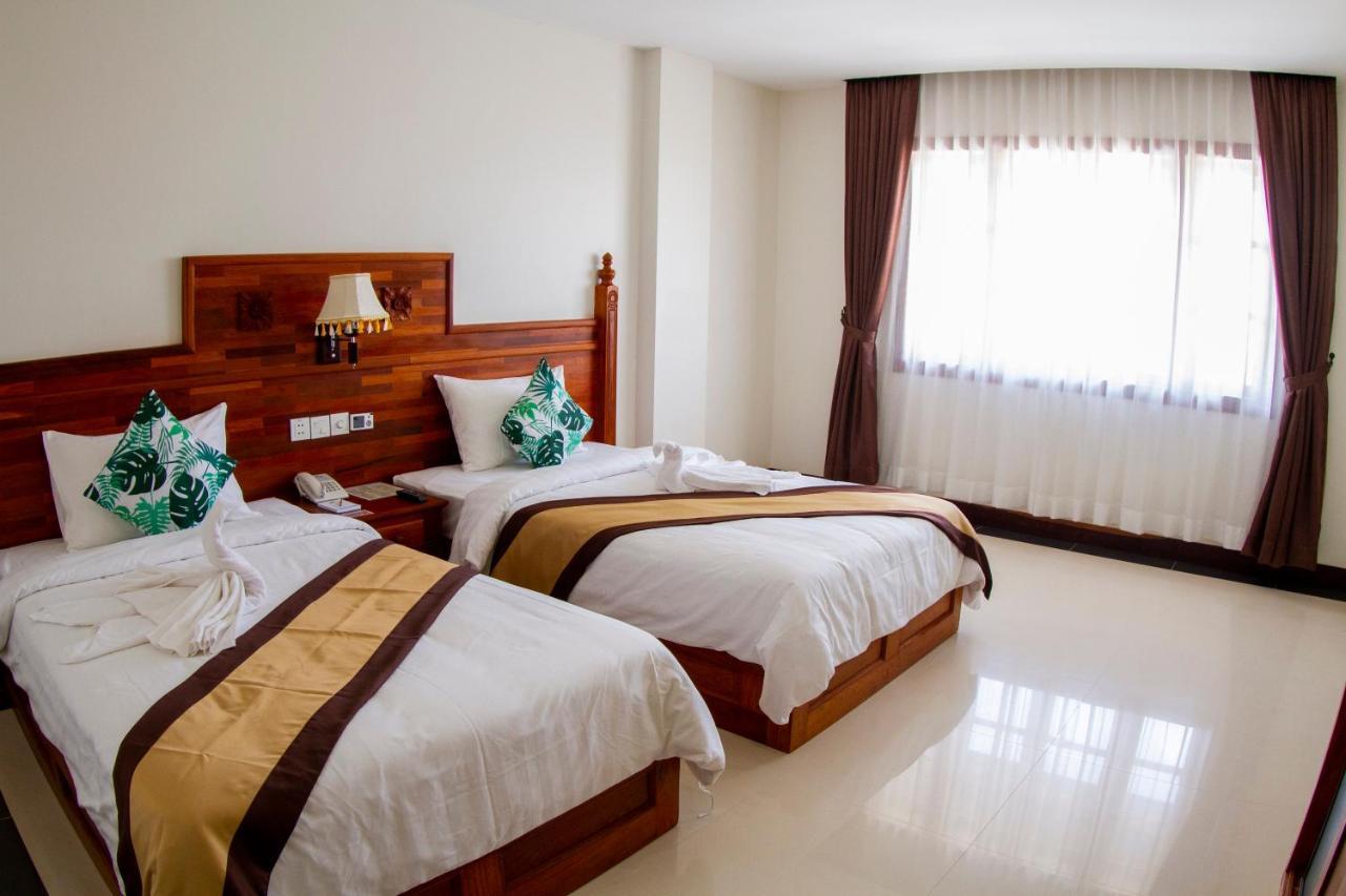 Kampong Thom Palace Hotel Esterno foto